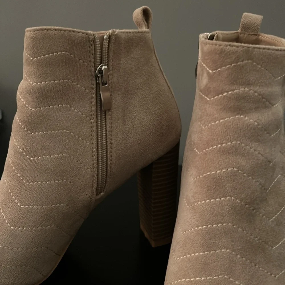 Open toe booties - Picture 3 of 10